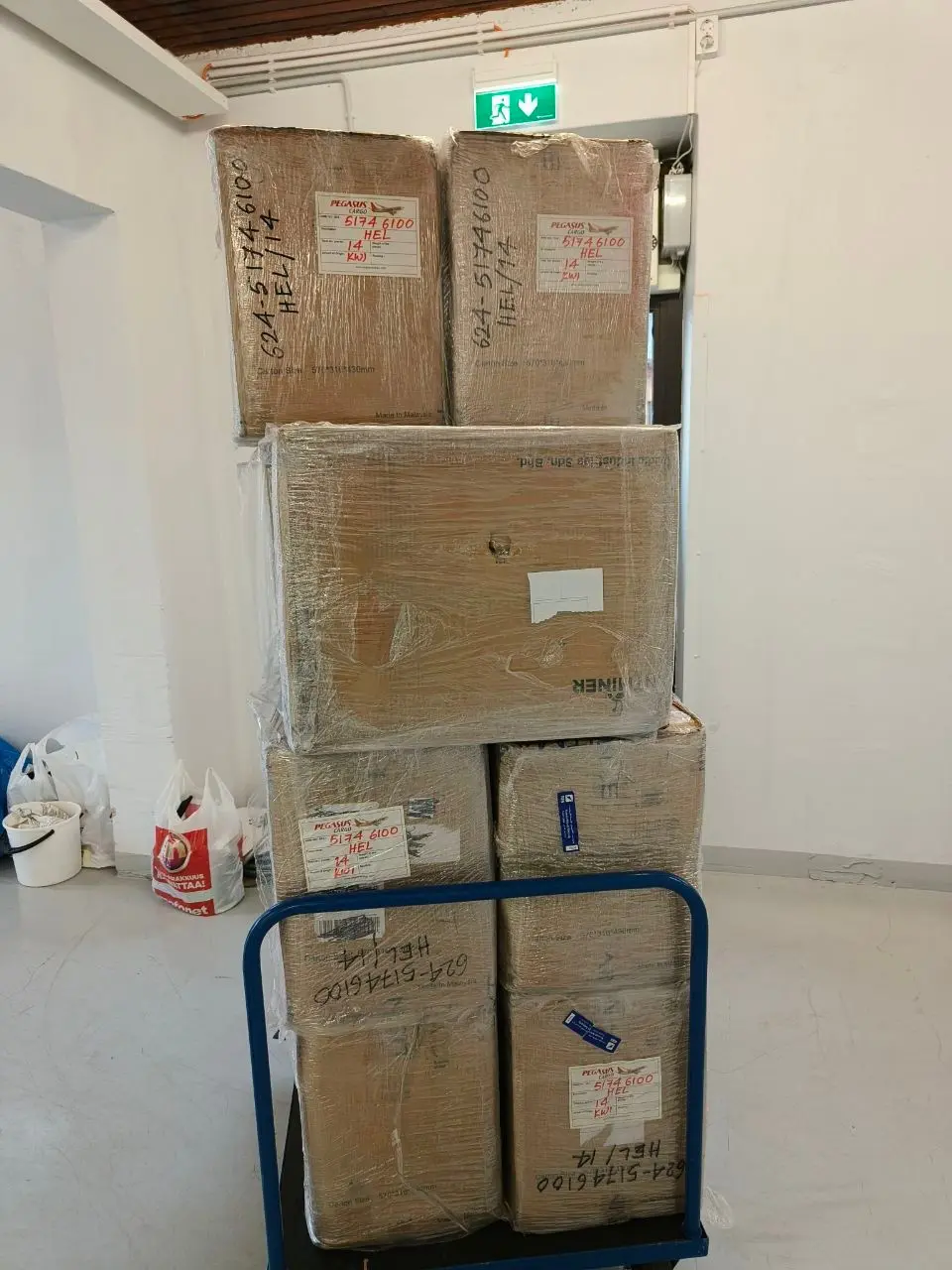 Beschaffung von 11x Antminer S19 Hydro